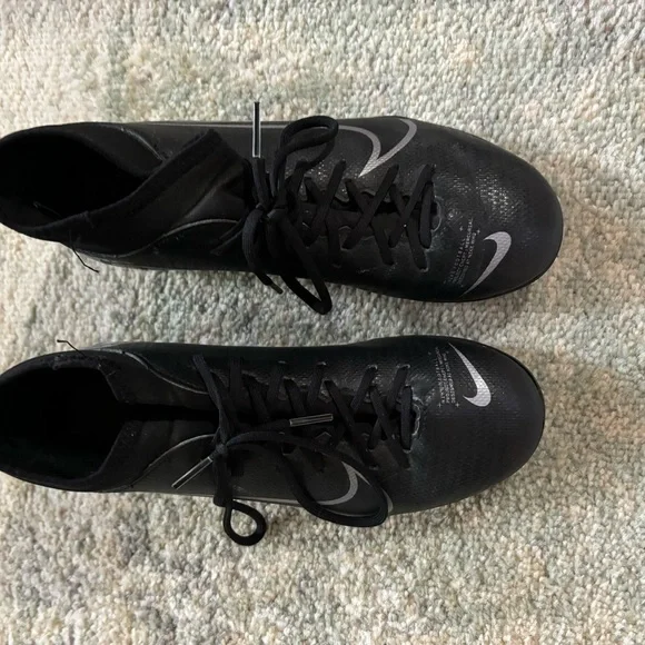 Youth soccer cleats - Picture 3 of 5